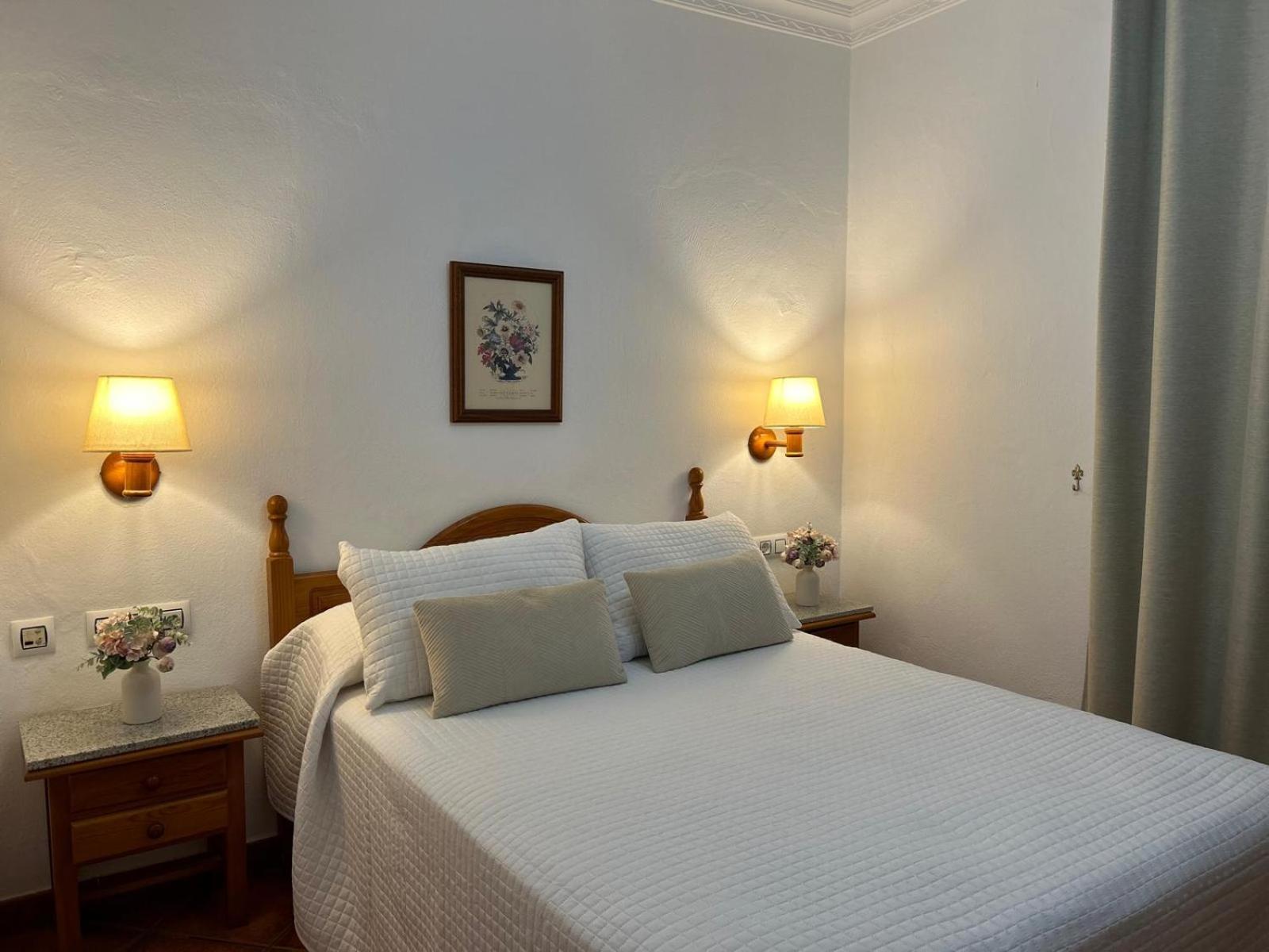 Hostal Los Mellizos Conil De La Frontera Exterior foto A bedroom at the hotel